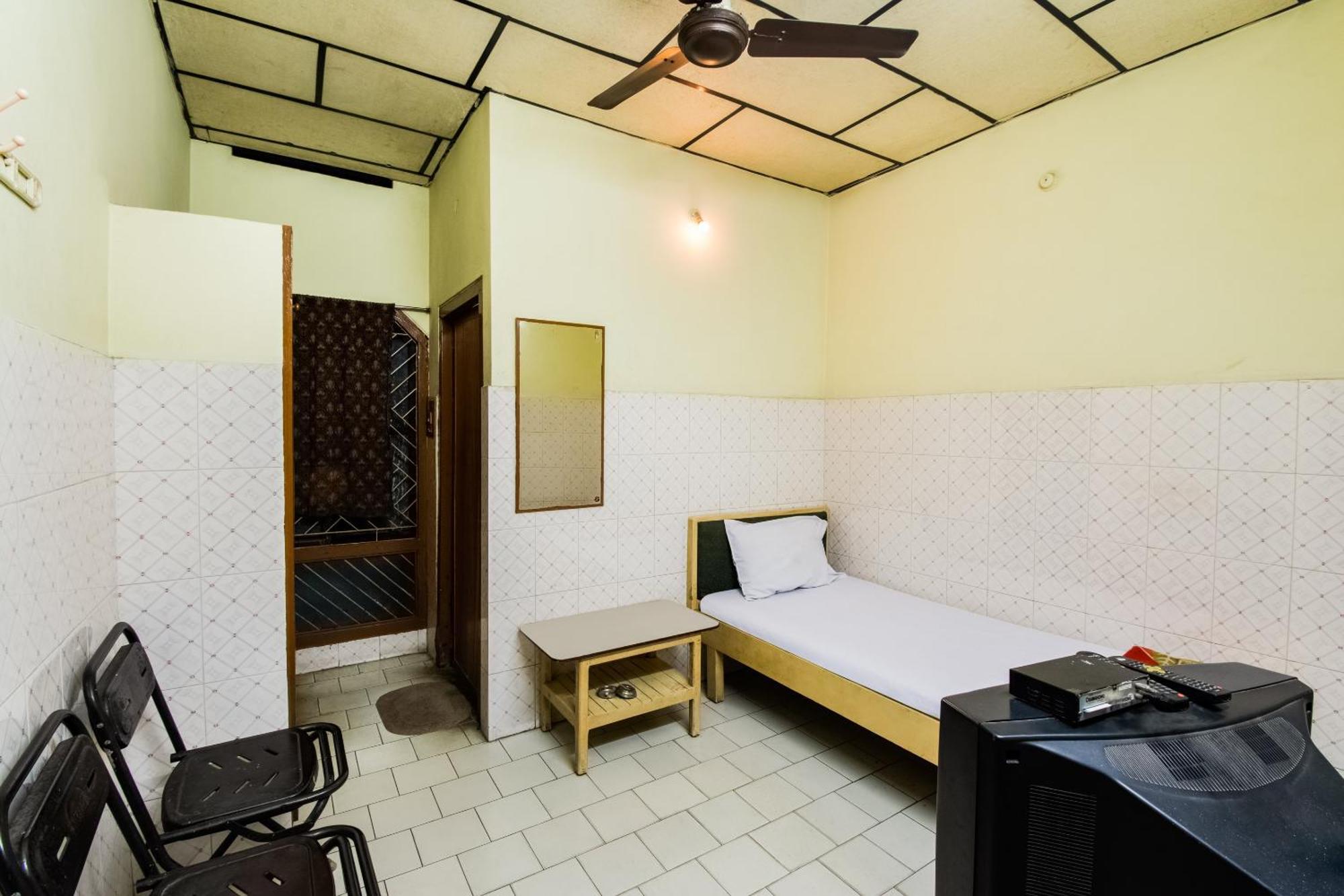 Spot On Sri Ratna Lodge Rajahmundry Exterior photo