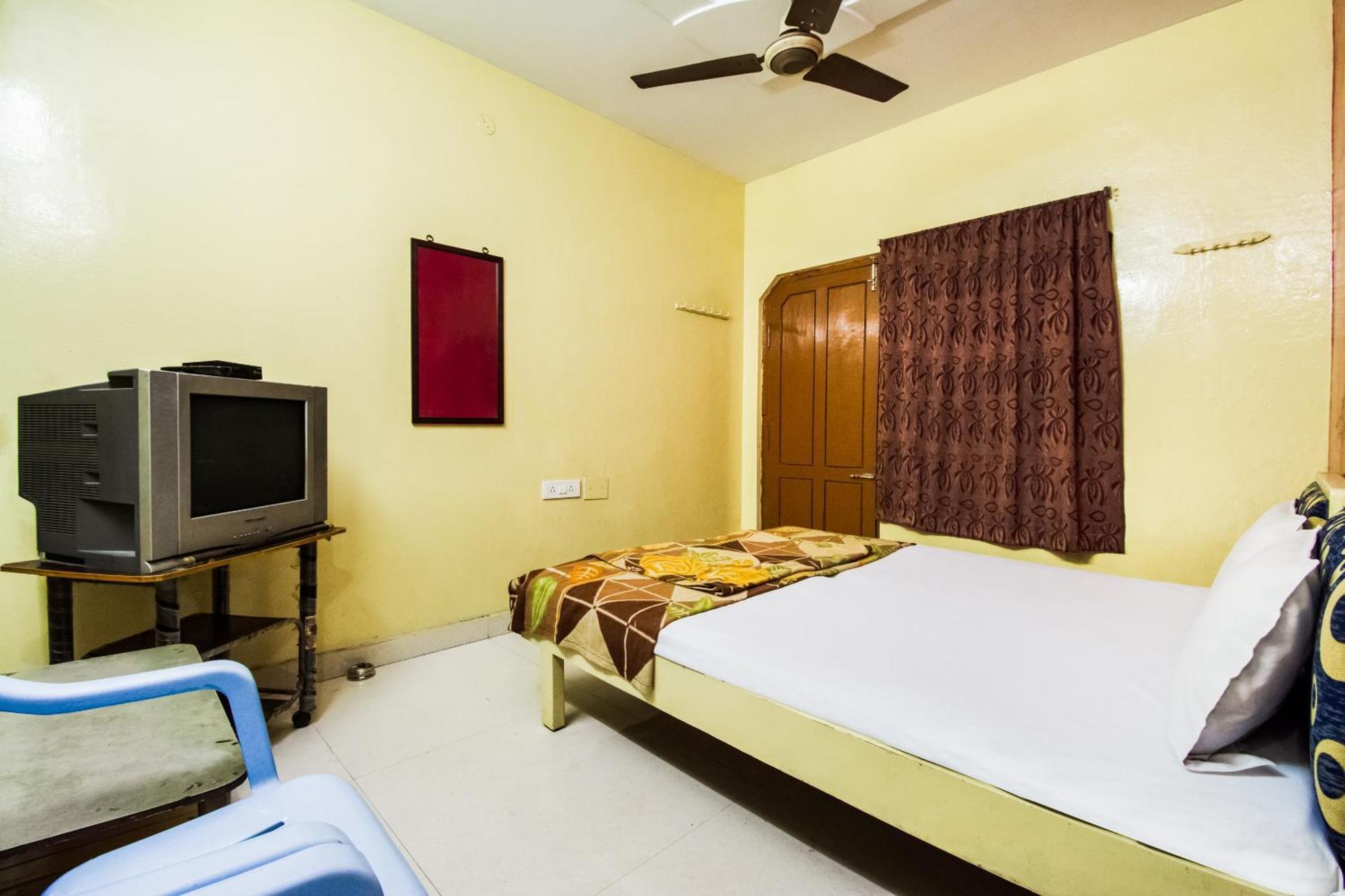 Spot On Sri Ratna Lodge Rajahmundry Exterior photo
