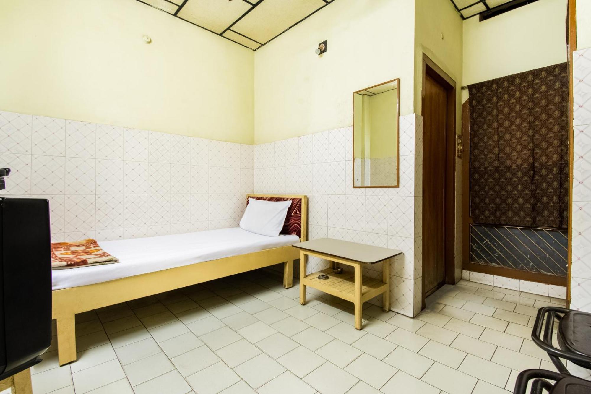 Spot On Sri Ratna Lodge Rajahmundry Exterior photo