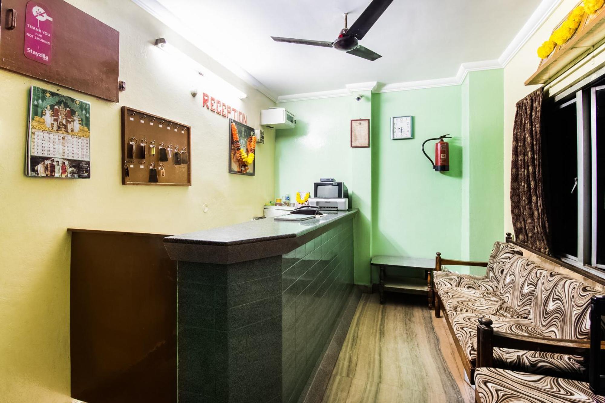 Spot On Sri Ratna Lodge Rajahmundry Exterior photo