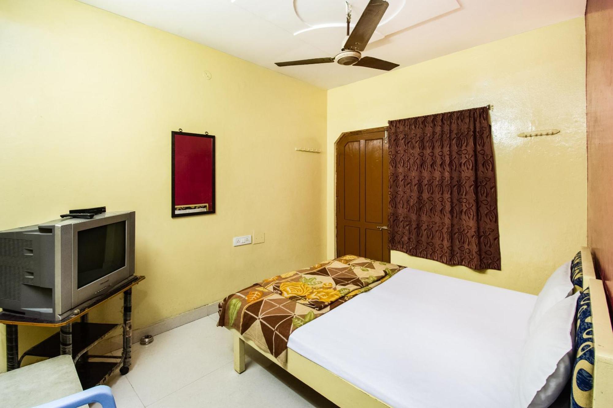 Spot On Sri Ratna Lodge Rajahmundry Exterior photo